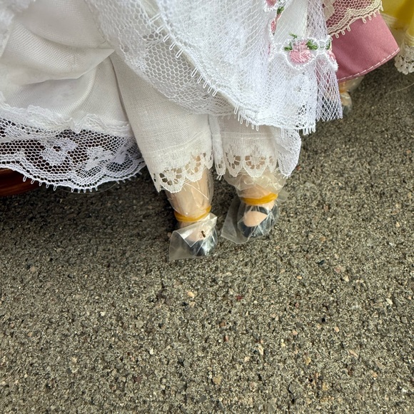 Classic Porcelain Dolls Girls Soft Body Victorian Lacey Dress Sets of 6 - Picture 13 of 17